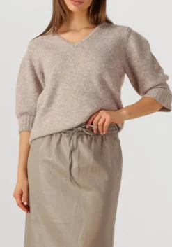 beige aimee the label trui nima