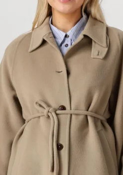 beige closed mantel belted coat