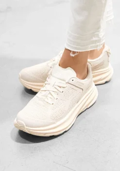 beige hoka lage sneakers clifton one9 d