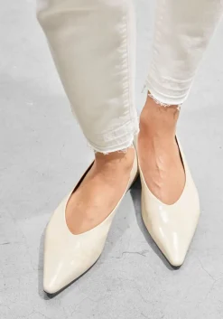 beige ángel alarcón ballerina's 24502