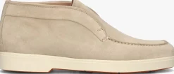 beige santoni sneakers andvari