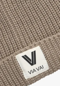 beige via vai muts zola mae