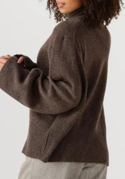 bruine second female coltrui alpha knit t-neck