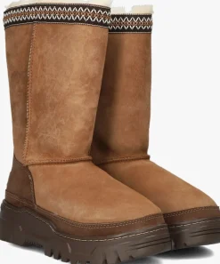 cognac ugg snowboots classic tall trailgazer