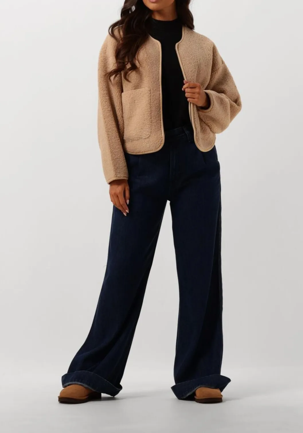 cognac ugg vachtlaarzen classic mini crescent