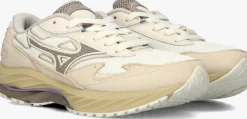 creme mizuno lage sneakers wave rider beta
