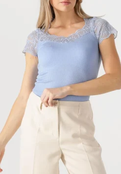 lichtblauwe rosemunde top beatha capsleeve