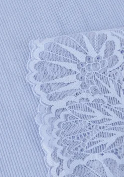 lichtblauwe rosemunde top beatha capsleeve