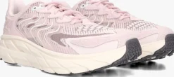 roze hoka sneakers clifton ls