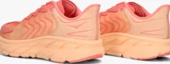 roze hoka sneakers clifton ls