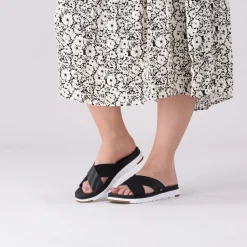 zwarte ugg slippers w kari slide